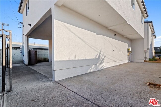 Photo - 707 W 80th St