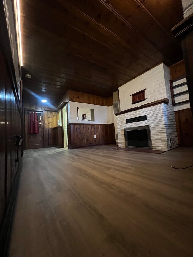 LR in - 1625 The Strand Unit 1625