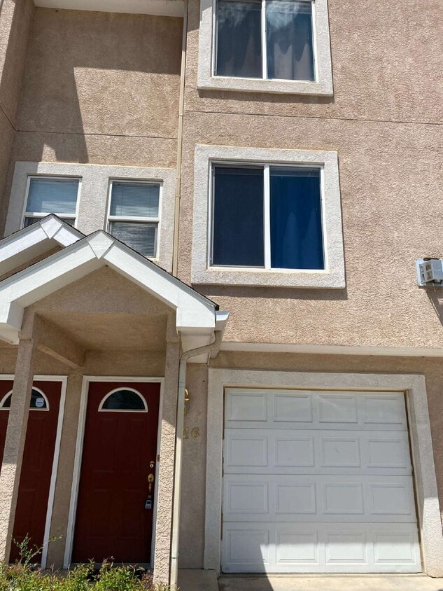 3 bedroom townhouse westside - Mesa Valley - 3 bedroom townhouse westside - Mesa Valley