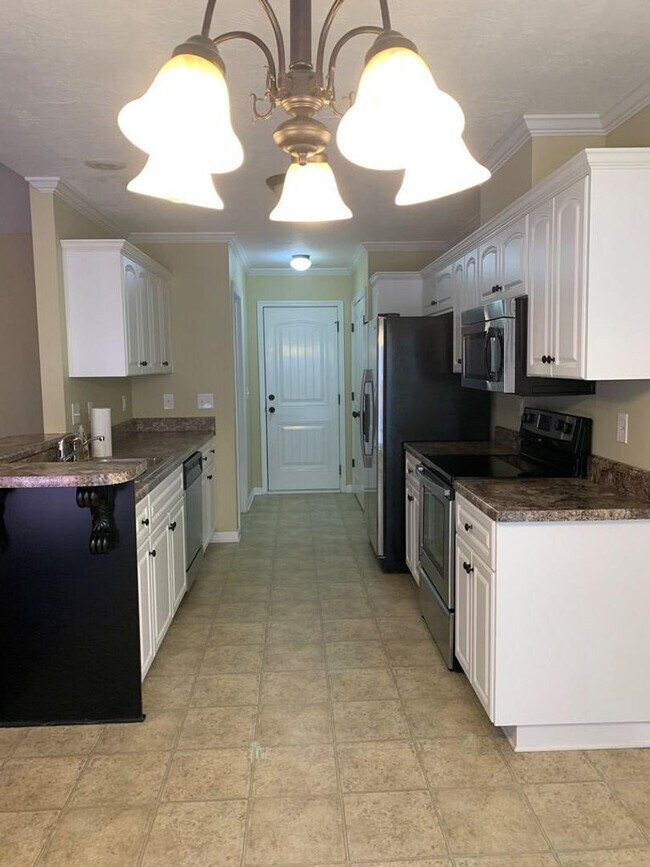Photo - 548 Lory Ln