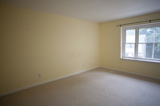 Photo - Two Bedroom Condo Minutes from Downtown!