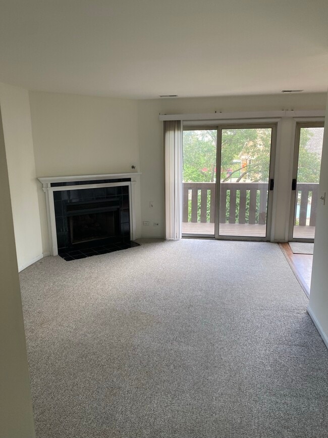Building Photo - 718 Crescent Ct Unit 718 Crescent Ct, B2