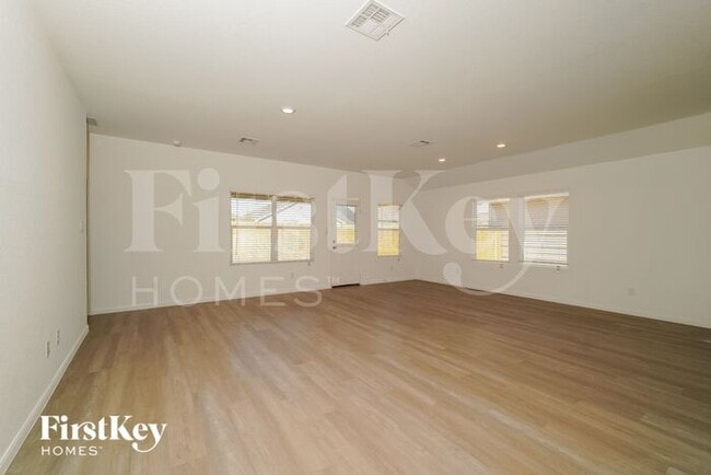 Photo - 10639 Erinita Way