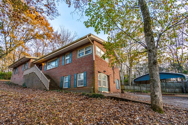 Building Photo - 702 Chambers Dr NE