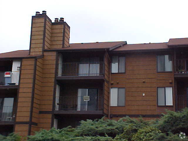 Building Photo - 2 Bed/1 Bath, 1000 SqFt, Utilities Pd, Fir... Rental