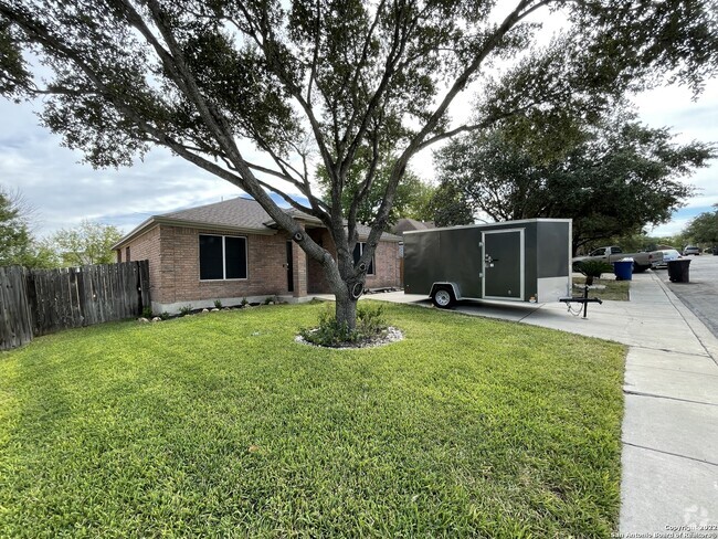 Building Photo - 4738 Juniper Farm Rental