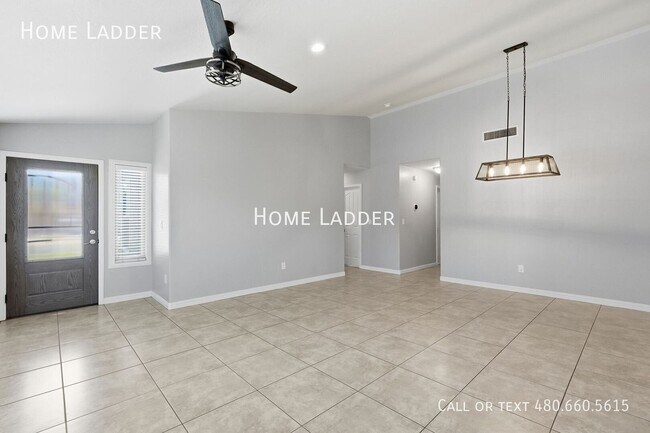 Photo - 470 W Scott Ave