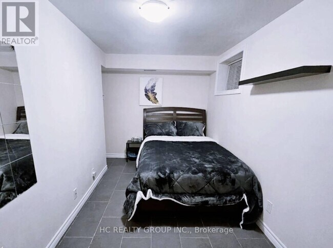Photo - 629 Bathurst St