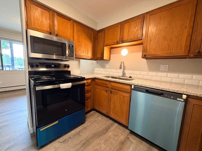 Building Photo - Garfield713 (MK-KS-RB) Unit GarfieldA5