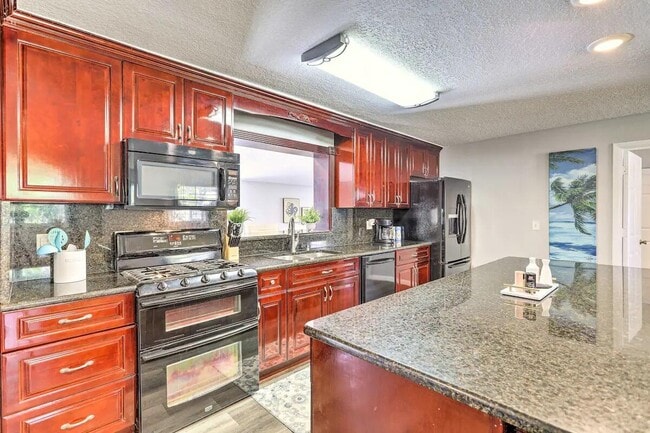 Photo - 1293 Fiddler Ave
