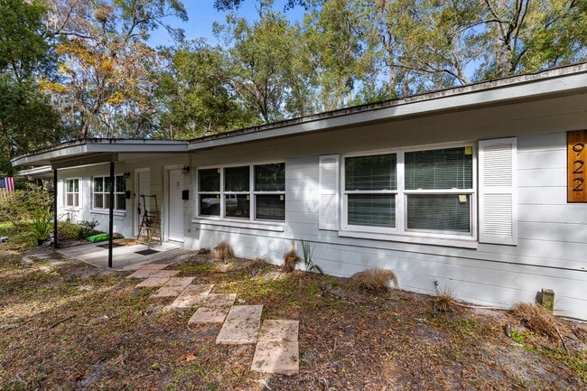 Photo - Remodeled 2 bedroom 1 bath duplex located near the Duckpond area