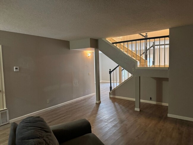 Photo - 11814 Song St