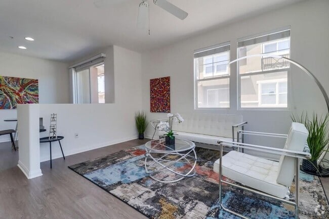 Building Photo - Tri-Level Townhome Condo for Rent – 2 Bed,...