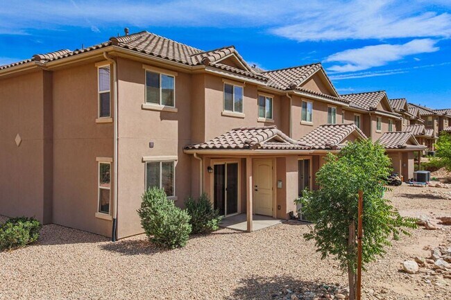 Photo - Beautiful Fossil Hills END UNIT!!