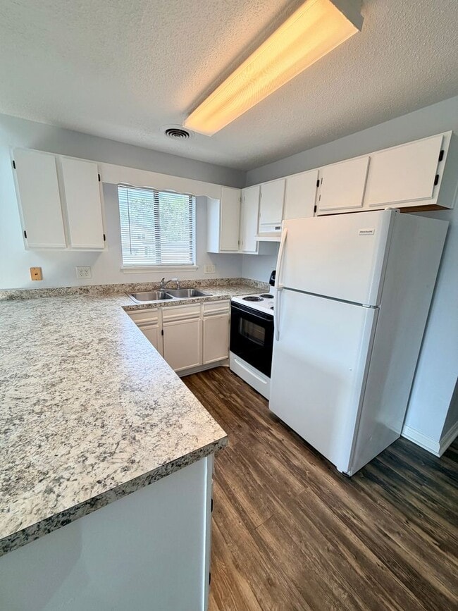 1880 Colony Dr