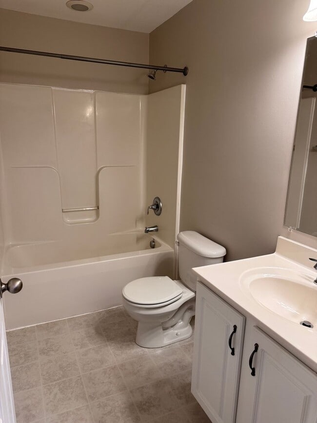 Photo - 3 Bedroom || 2 Bathroom Main Level Apartme...