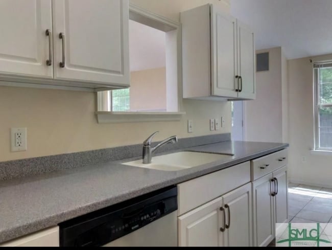 Photo - 142 Meadowside Ln