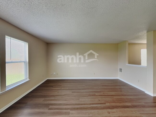 Photo - 1722 Brassica Way