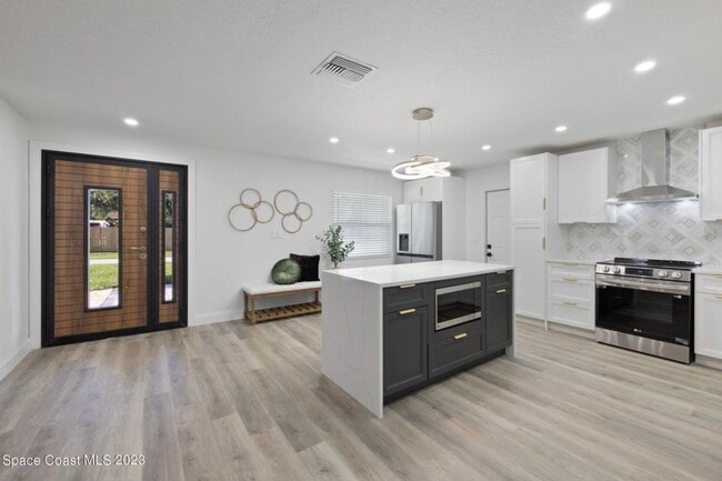 Photo - 415 North Shore Dr