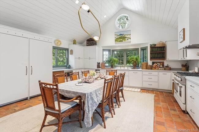 Photo - 20 Quogue St