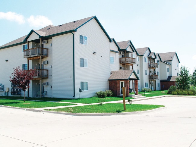 Altoona Park Apartments - Altoona Park Apartments