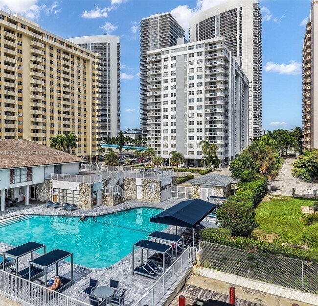 Building Photo - 1849 S Ocean Dr Unit 202