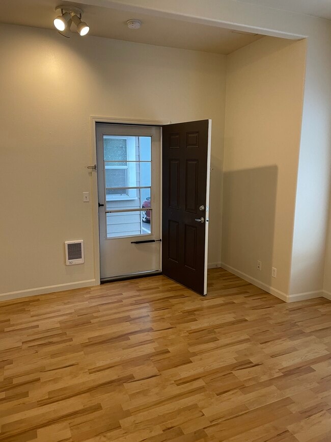 Photo - 260 W 6th Ave Unit 2