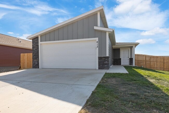 Photo - 413 Henry Potter Rd