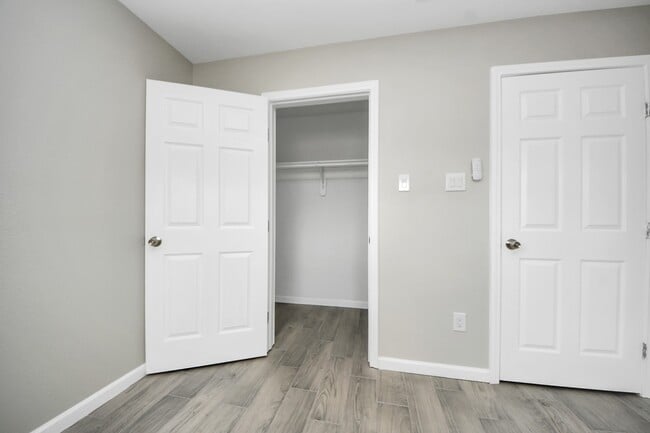 Photo - 5441 Minden St