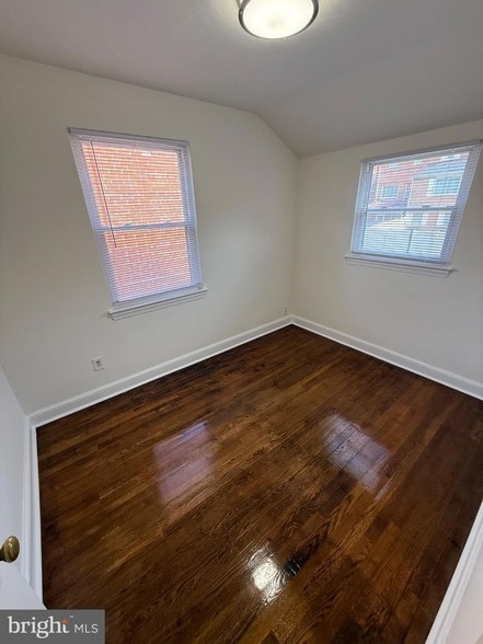 374 Chaplin St SE