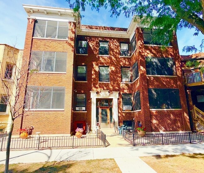Building Photo - 1626 W Rascher Ave Unit 1E