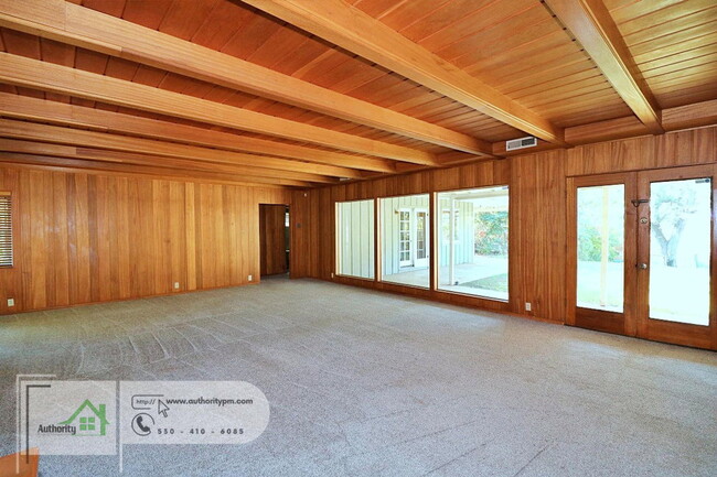 3180 Wilshire Dr