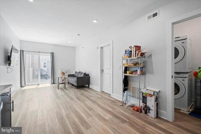 Photo - 3938 Haverford Ave Unit B