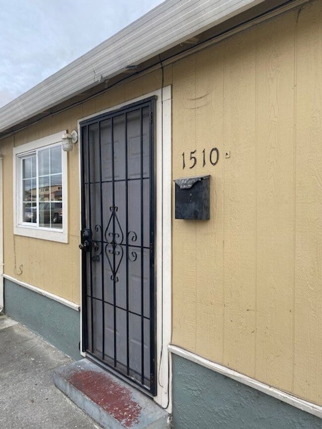 Building Photo - 15th Street Unit A