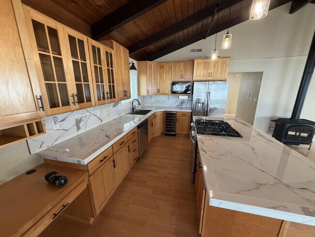 Photo - 2 Bedroom - 1 Bath Floating Home
Available for Move In 1/16/2026!!