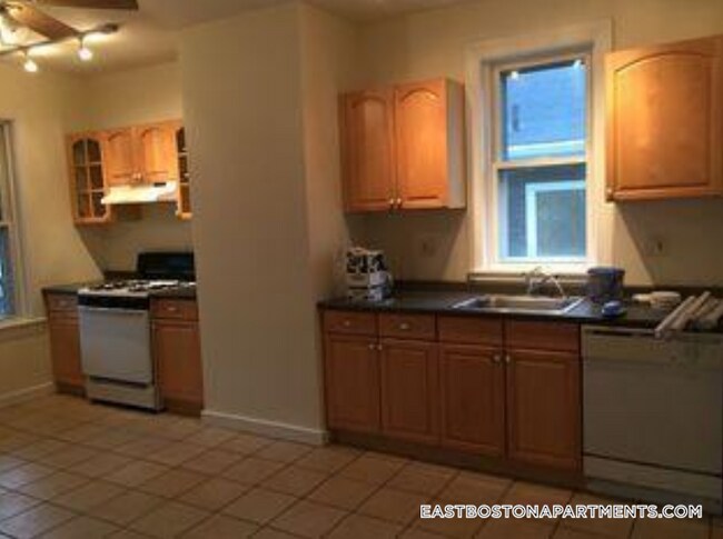 Photo - 756 Saratoga St Unit 1