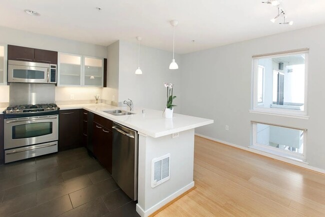 Photo - 3208 Pierce St Unit 204