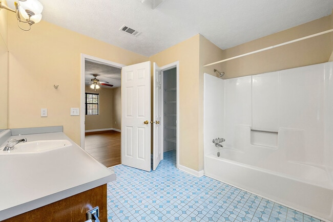 Photo - 249 Tony Trl SE