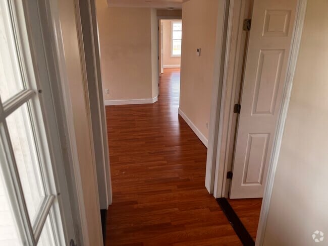 Building Photo - 22 Gold St Rental