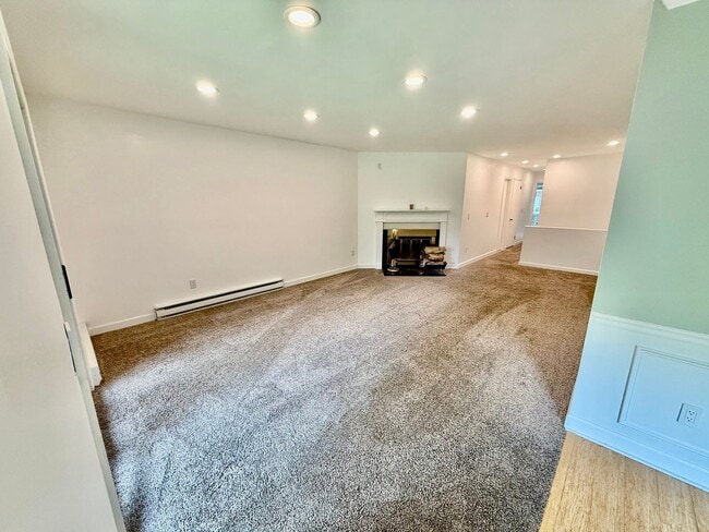 Photo - Charming 3 BR / 2 BA Top-Floor Condo | Blackberry Hill Village