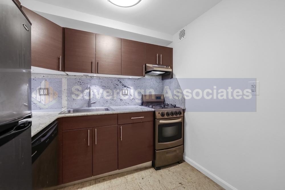 Photo - 427 E 80th St Unit 1A