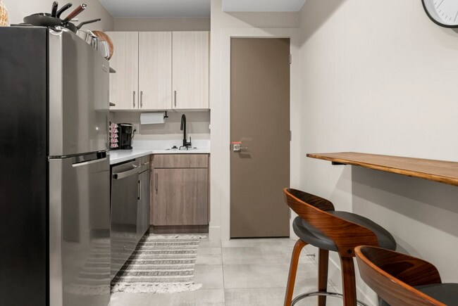 Photo - 1348 Zenobia St