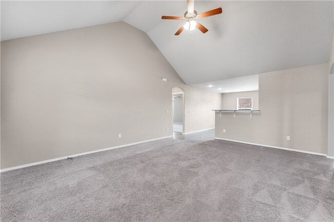 Photo - 705 SW River Rock St