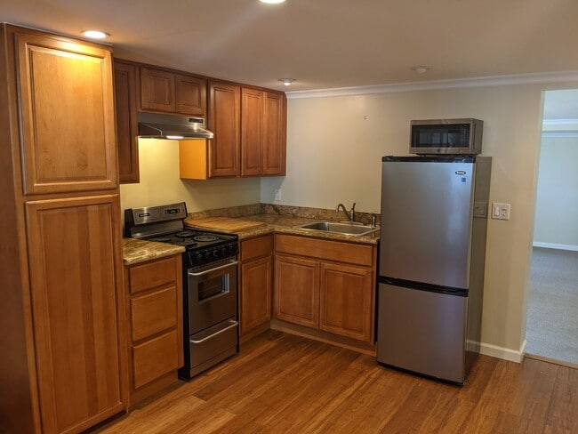 Building Photo - 1192 Page St Unit B