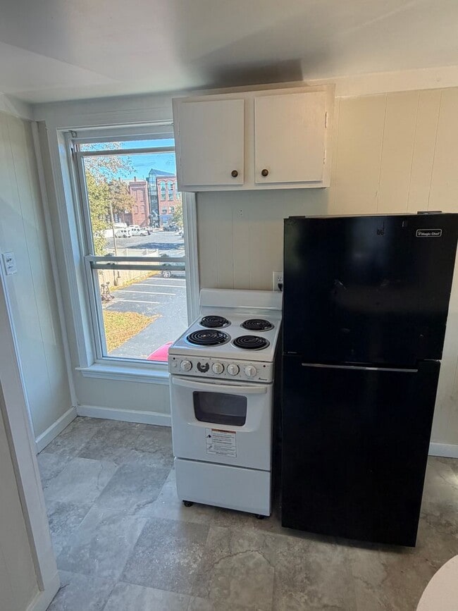 17 Knight St Unit C