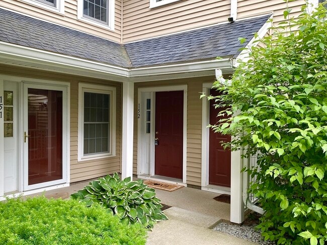 Building Photo - 152 Tyson Commons Ln Unit 152