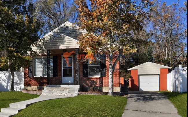 Photo - 1577 Glen Arbor St