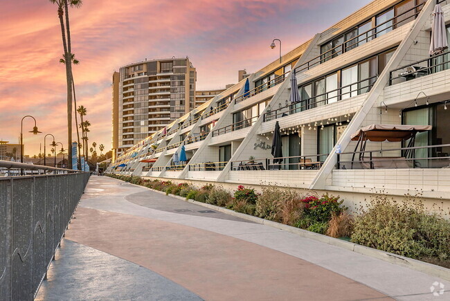 Building Photo - The Promenade at Marina City Club Rental