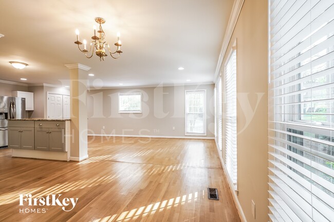 Photo - 5143 Colonial Park Rd