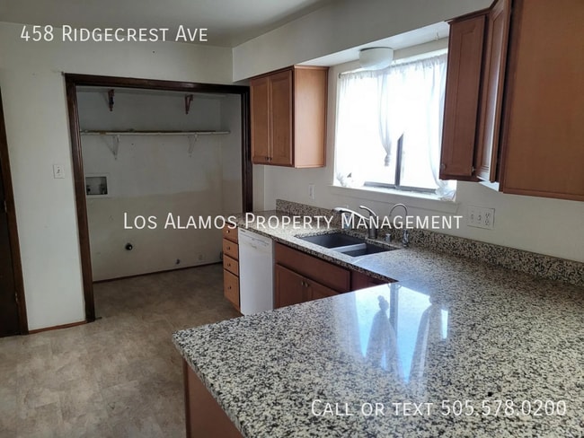 Photo - 458 Ridgecrest Ave